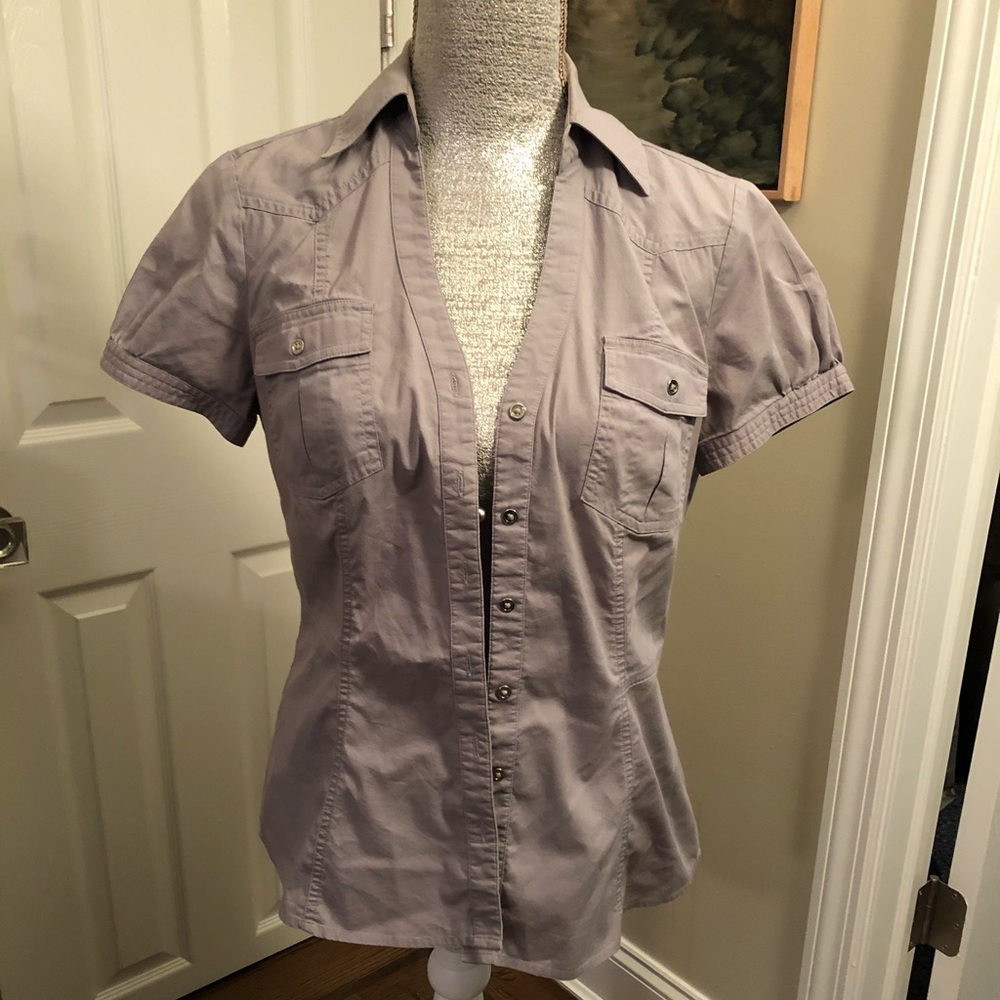 Woman’s shirt sleeve shirt